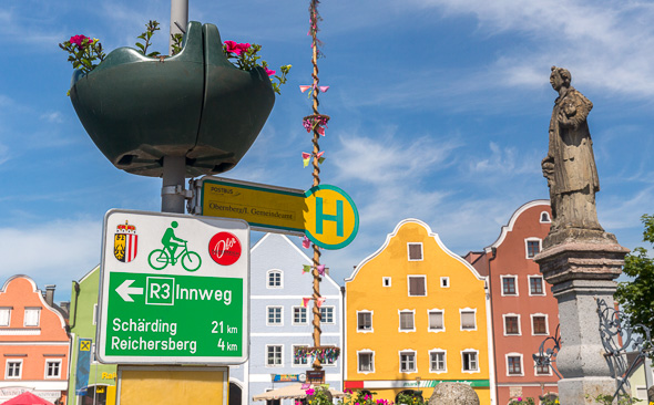 Wegweiser am Inn-Radweg