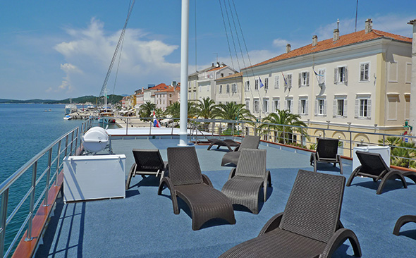 Sonnendeck auf der MS Aria