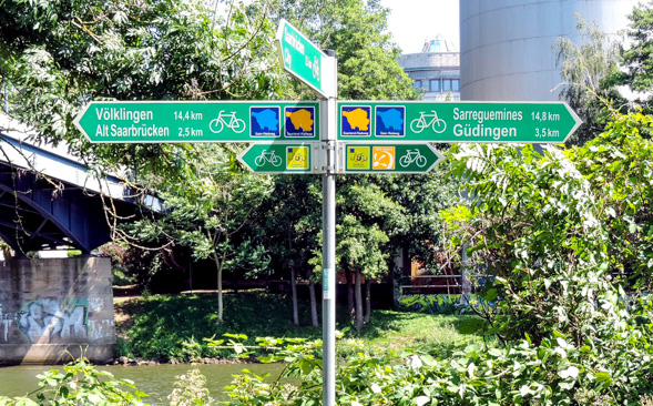 Wegweiser am Saar-Radweg
