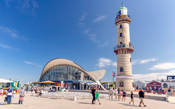 Der Teepot mit Leuchtturm in Warnemünde