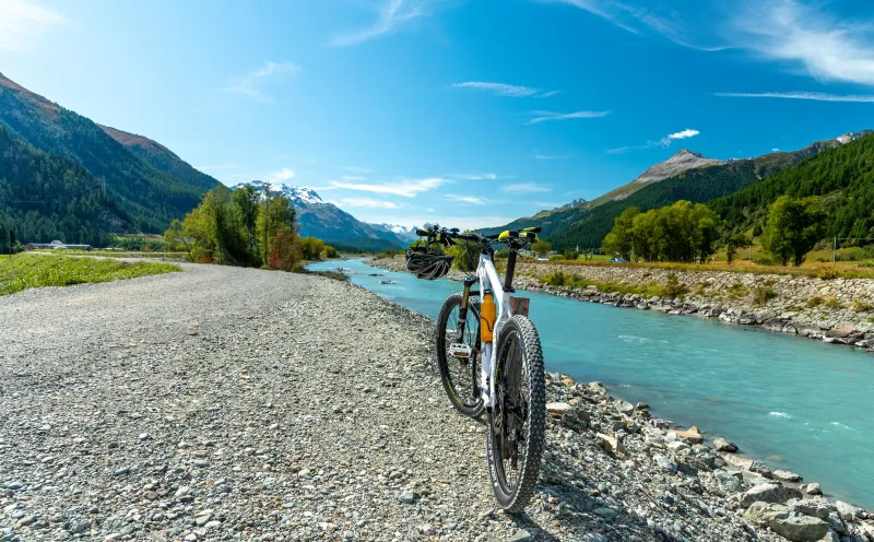 Fahrradweg bei La Punt