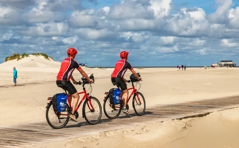 Radler am Strand in Sankt-Peter-Ording