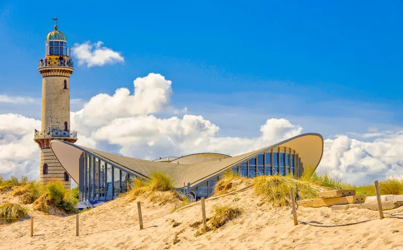 Teepot und Leuchtturm in Warnemünde