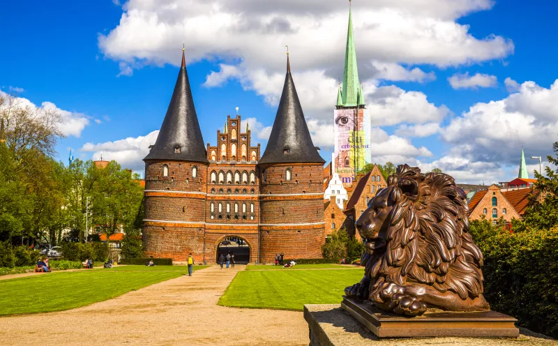 Blick auf das Holstentor