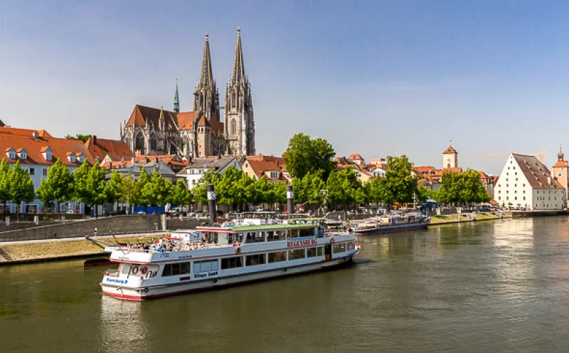 Regensburger Dom, Ausflugsboot, Donau, Regensburg