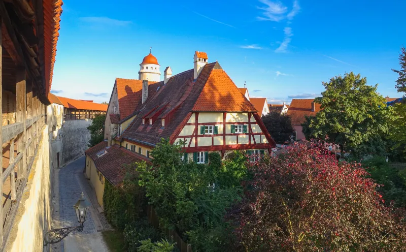Auf der Stadtmauer in Nördlingen