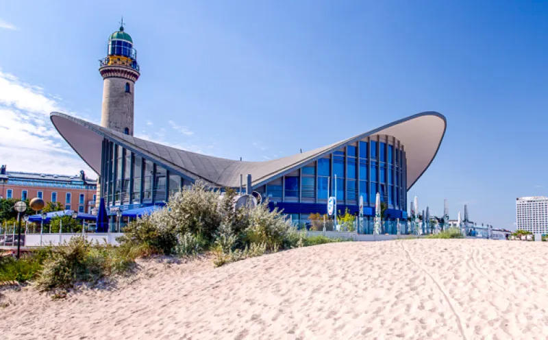 Der Teepot und der Leuchtturm in Warnemünde