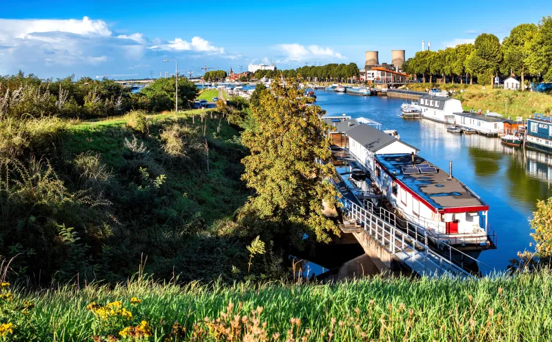 Hafen der Stadt Maasbracht, Juliana-Kanal