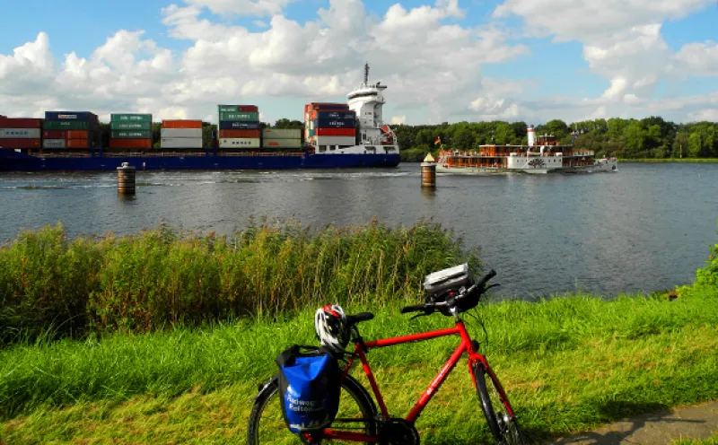 Am Nord-Ostsee-Kanal