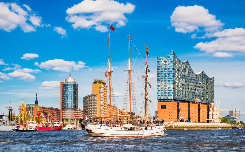 Hamburg, Segelschiff, Elbphilharmonie