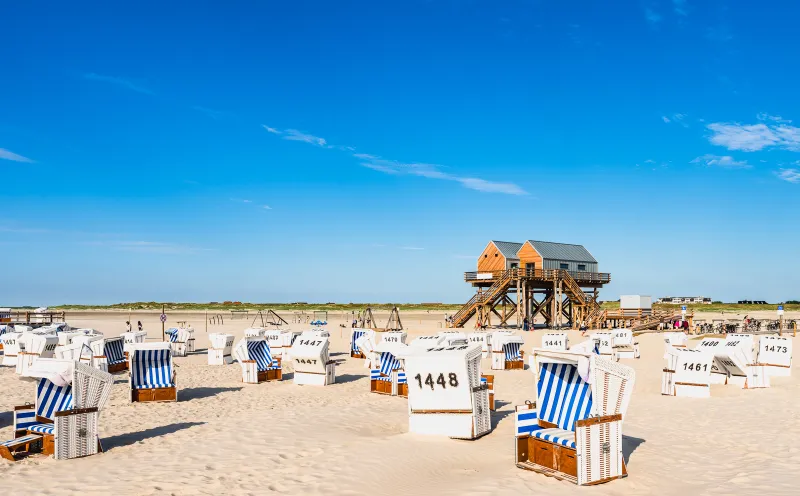 St. Peter-Ording, Strand, Pfahlbauten, Strandkörbe