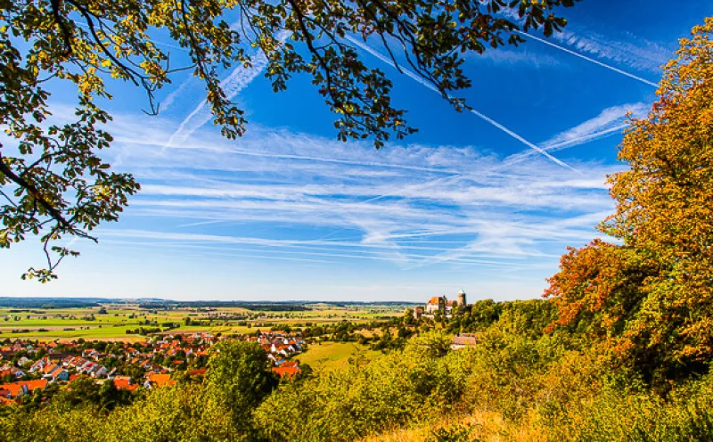Ausblick, Colmberg, herbstliche Landschaft, blauer Himmel