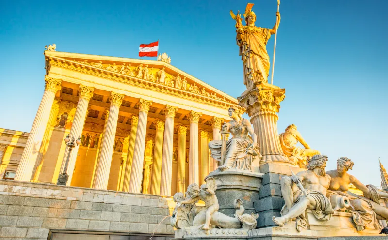 Parlament und Pallas-Athene-Brunnen in Wien