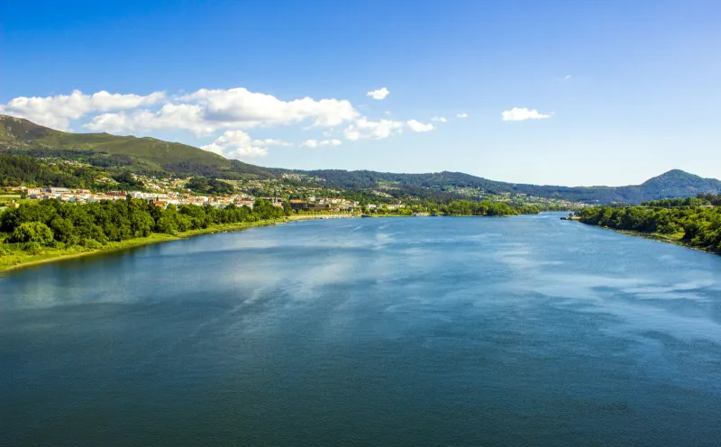 Blick von der Ponte da Amizade