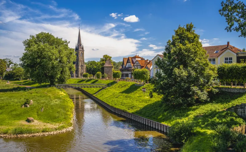 Rinteln, Alter Hafen und Sankt Sturmius Kirche