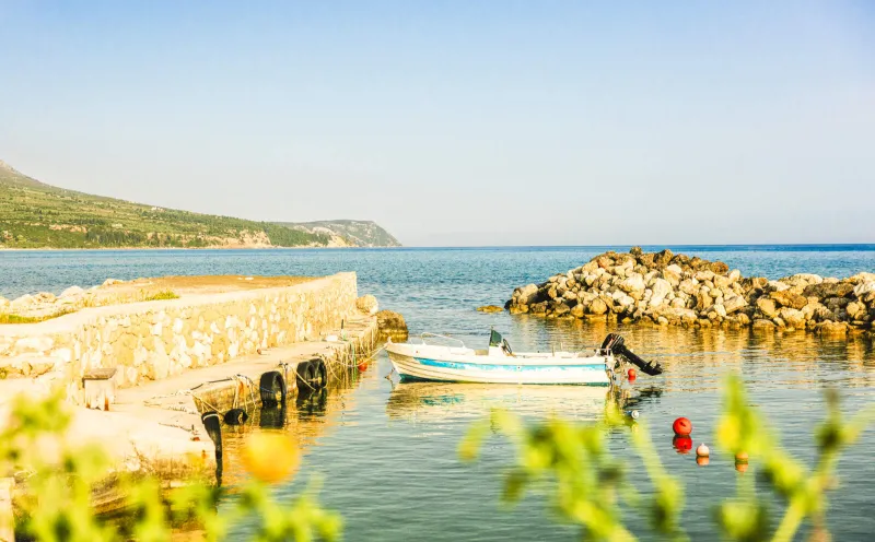 Hafen von Trapezaki bei Mousata