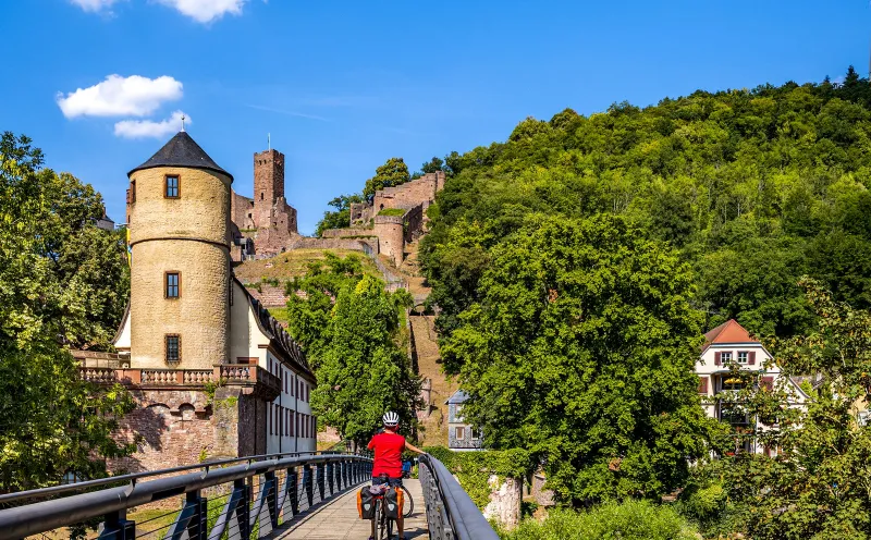 Wertheim, Brücke, Radfahrer