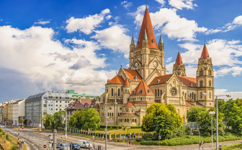 Katholische Kirche Donaustadt (Hl. Franz von Assisi)_Wien