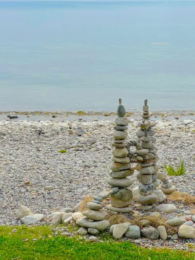  Unterwegs...kleine Kunstwerke am See