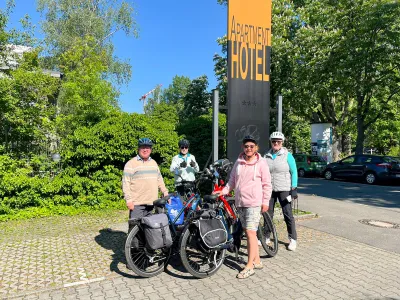 Vor dem Hotel in Konstanz