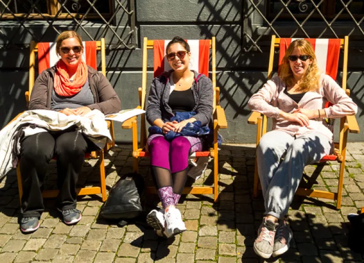 Die Radweg-Reisen Mitarbeiterinnen Damaris Herter, Larissa Großhardt und Lena Higgelke