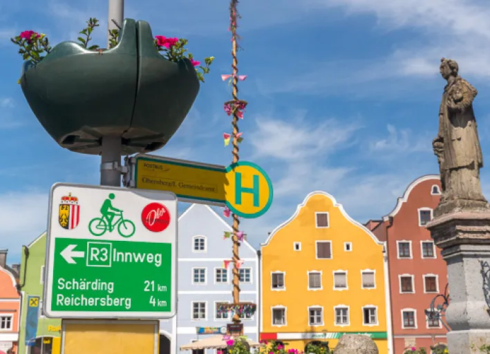 Wegweiser am Inn-Radweg