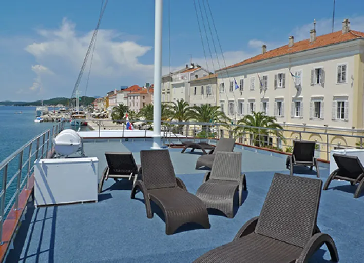 Sonnendeck auf der MS Aria