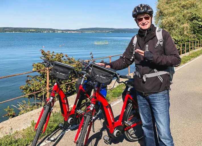 Radfahrer mit Ebikes