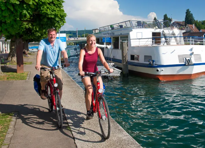 Radfahrer am Rhein