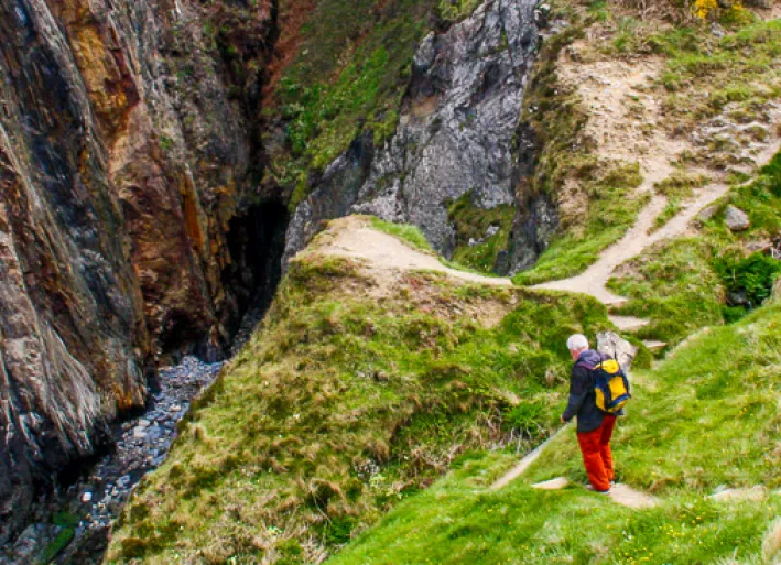 Wandern entlang der Klippen