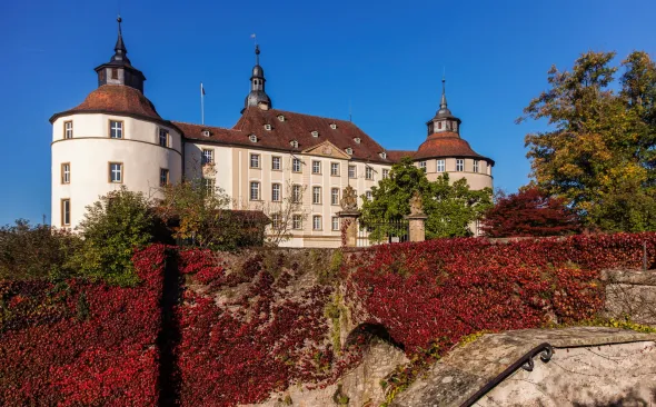  Das Schloss Langenburg über dem Jagsttal 