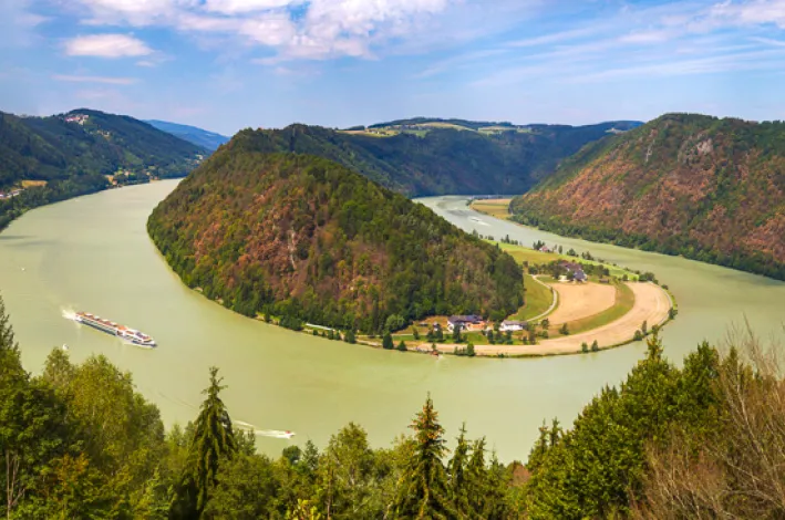 Donau-Radweg von Passau nach Wien, Schloegen