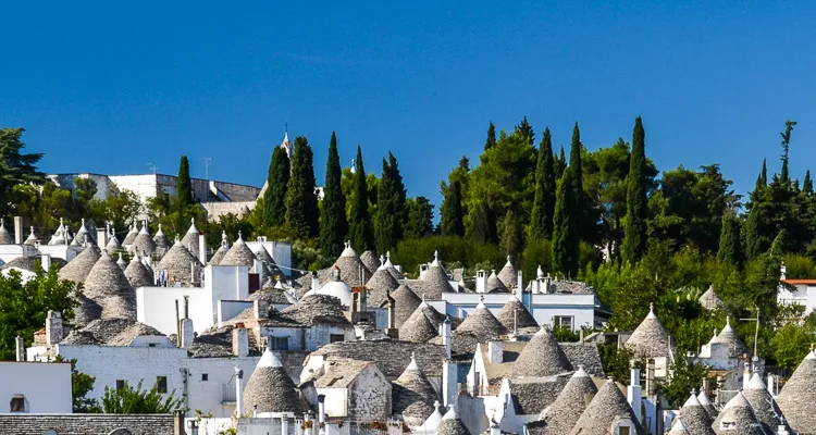 Stadtansicht von Alberobello in Apulien