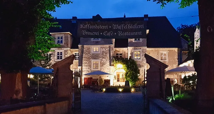 Schloss Mellenthin am Abend