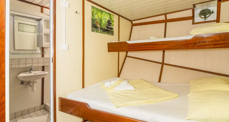 Doppelkabine mit französischem Bett und 3. Bett darüber