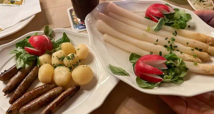 Nürnberger Bratwürstchen & fränkischer Spargel