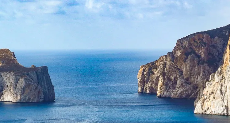 Felsinseln bei Sardinien