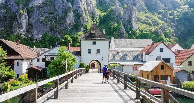 Radfahrer, Felsen, Brücke