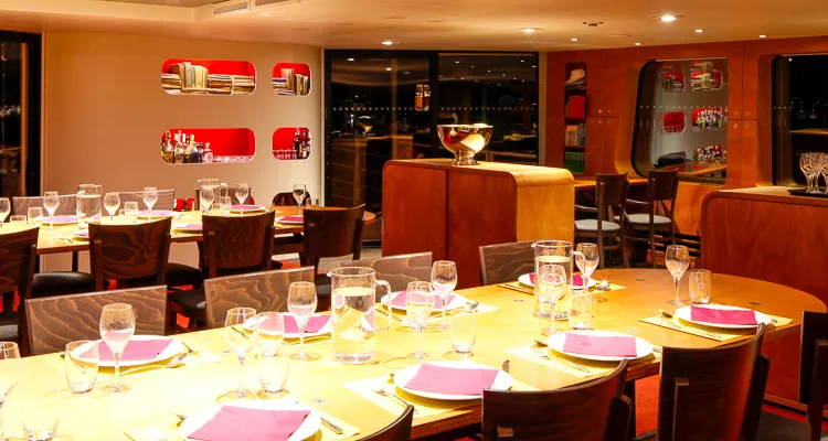 MS Ave Maria, Restaurant