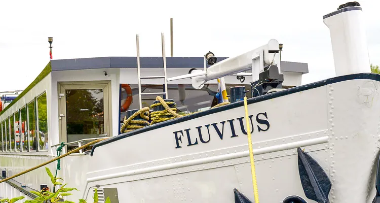 MS Fluvius, an der Anlegestelle