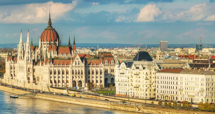 Das Parlament in Budapest an der Donau