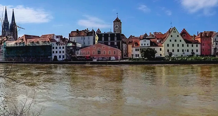 Blick über die Donau nach Regensburg