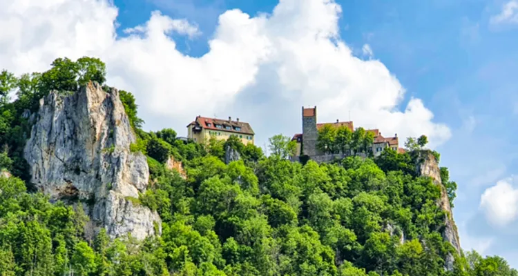 Burg zwischen Fridingen-Sigmaringen