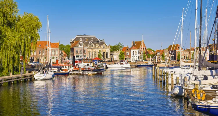 Rad und Schiff auf dem IJsselmeer