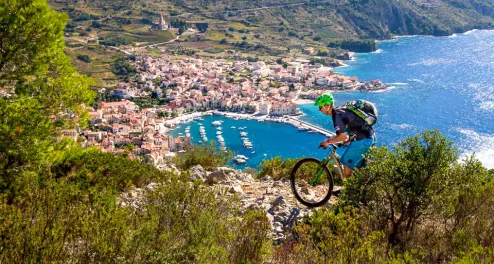 Mountainbike und Schiff in Kroatien