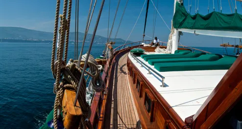 Rad und Schiff an der Amalfiküste