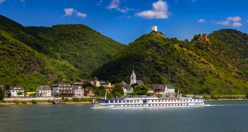 Rad und Schiff auf dem Rhein